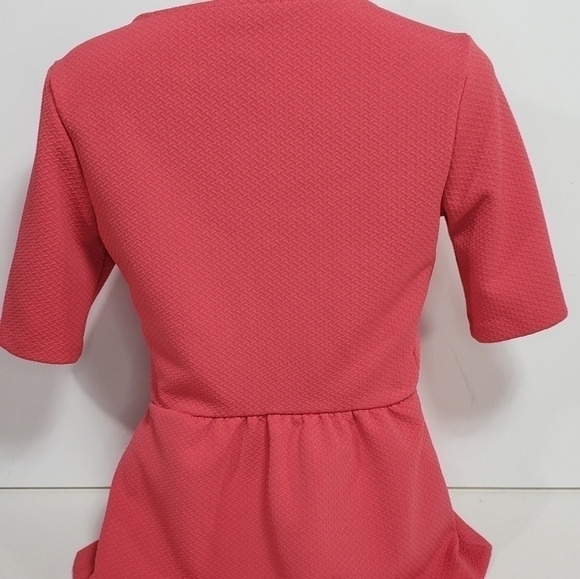 Daisy Fuentes Peplum Short Sleeve Coral Top - Picture 2 of 7